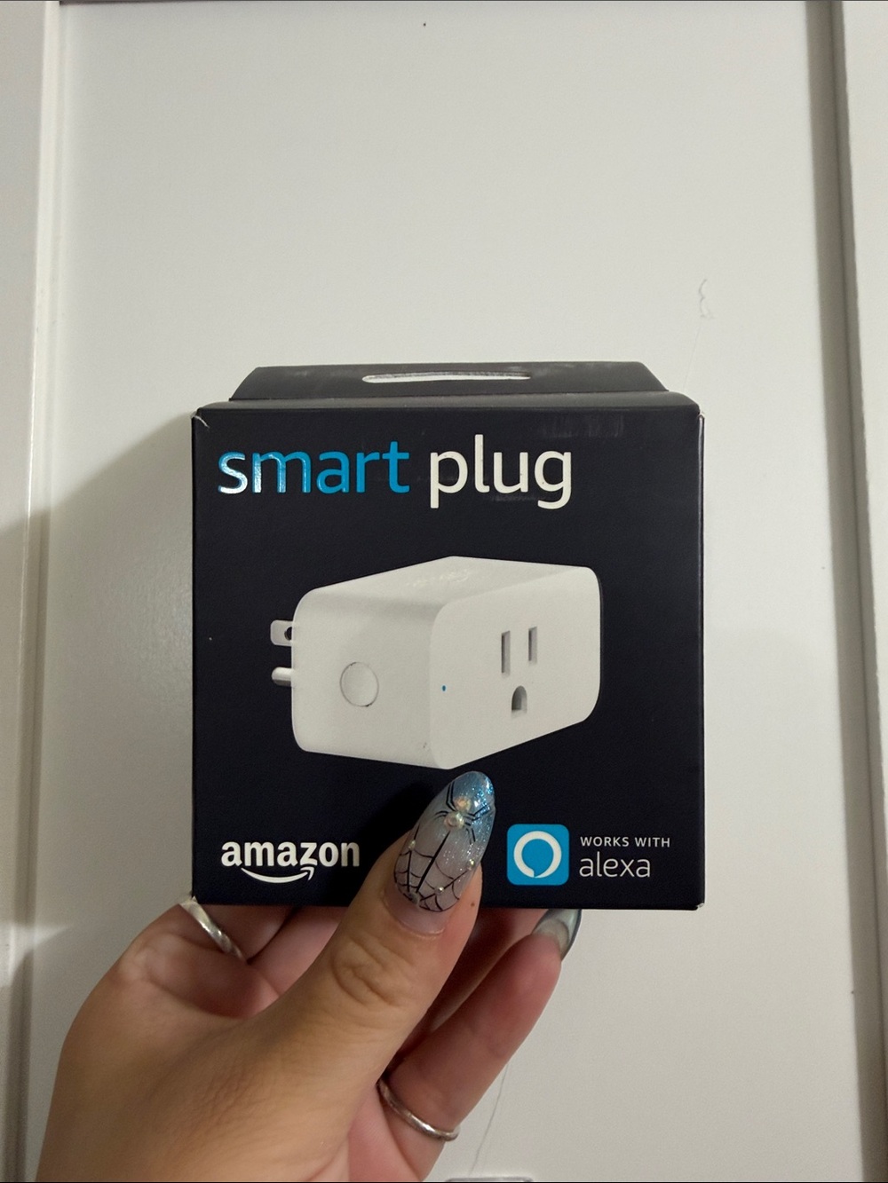 Amazon Smart Plug - White with Black Packaging